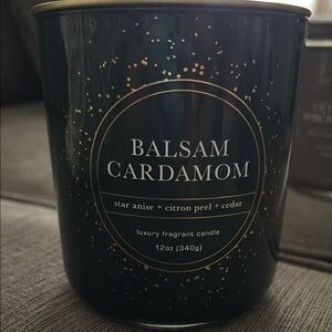 NWT Bellevue Luxury Candle. 12oz Soy Blend. Balsam Cardamon